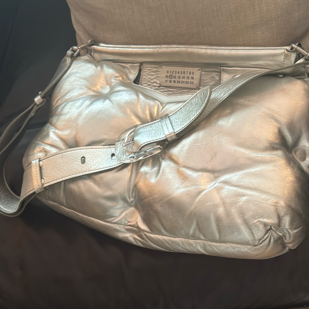 Iconic pillow bag with dust cover never worn